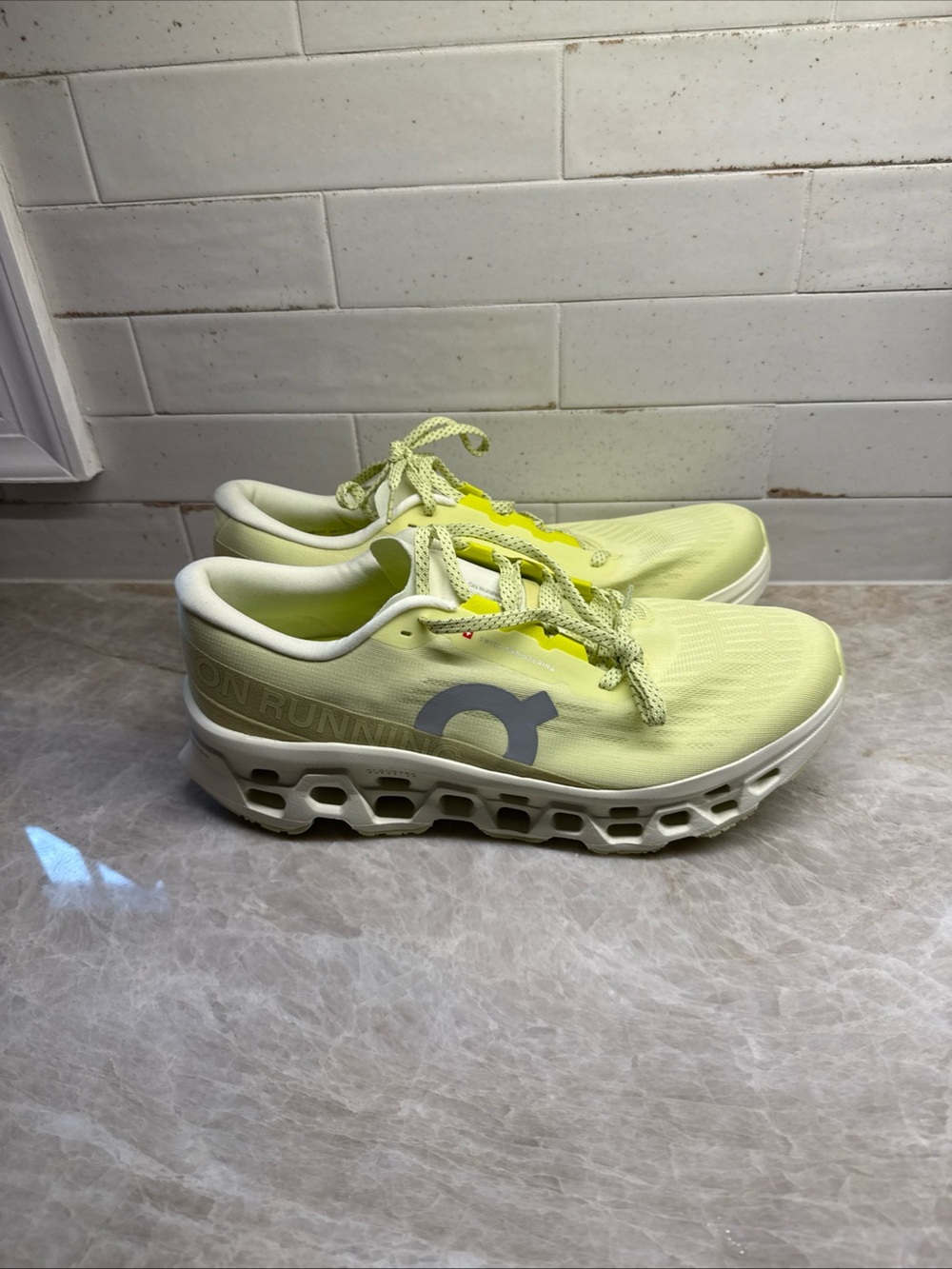 ON CLOUDSURFER limelight white running athletic training lace up shoes sz 11